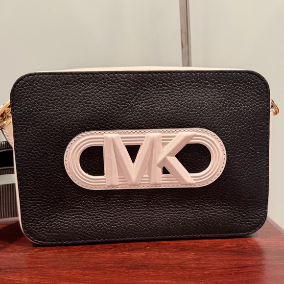 Michael Kors Black and White Camera Crossbody Bag - Picture 2 of 12